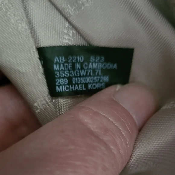 Michael Kors Buff Colored Arlo Bag Elegant Design - Picture 2 of 15